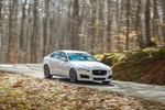 Jaguar XE V6 340 CV S Turismo Polaris White Exterior Lateral-Frontal 4 puertas