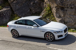 Jaguar XE V6 340 CV S Turismo Polaris White Exterior Lateral-Frontal 4 puertas