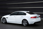 Jaguar XE 20d 180 CV R Sport Turismo Polaris White Exterior Lateral-Posterior 4 puertas