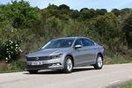 Volkswagen Passat 1.4 TSI ACT BMT 150 CV Advance Turismo Plata Tungsteno metalizado Exterior Frontal-Lateral 4 puertas