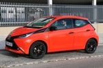 Toyota Aygo 1.0 VVT-i 69 CV x-shift x-cite Turismo x-naranja Exterior Frontal-Lateral 5 puertas