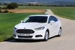 Ford Mondeo HEV 2.0 H&iacute;brido 187 CV Titanium Turismo Blanco Platino Exterior Frontal-Lateral 4 puertas