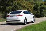 Ford Mondeo HEV 2.0 H&iacute;brido 187 CV Titanium Turismo Blanco Platino Exterior Posterior-Lateral 4 puertas