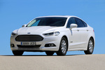Ford Mondeo HEV 2.0 H&iacute;brido 187 CV Titanium Turismo Blanco Platino Exterior Frontal-Lateral 4 puertas