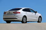 Ford Mondeo HEV 2.0 H&iacute;brido 187 CV Titanium Turismo Blanco Platino Exterior Posterior-Lateral 4 puertas