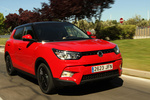 SsangYong Tivoli Gama Tivoli Limited Todo terreno Flaming Red Exterior Frontal-Lateral 5 puertas
