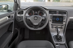 Volkswagen Golf 1.0 TSI 115 CV Gama Golf Turismo Blanco Puro Interior Salpicadero 5 puertas