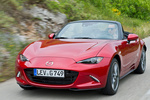 Mazda MX-5 Soft Top 2.0 160 CV i-Stop Soft Top Luxury Pack Sport Descapotable Soul Red Metallic Exterior Frontal-Lateral 2 puertas