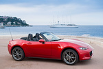 Mazda MX-5 Soft Top 2.0 160 CV i-Stop Soft Top Luxury Pack Sport Descapotable Soul Red Metallic Exterior Lateral-Frontal 2 puertas