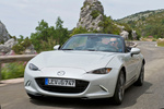 Mazda MX-5 Soft Top 2.0 160 CV i-Stop Soft Top Luxury Pack Sport Descapotable Crystal White Exterior Frontal-Lateral 2 puertas