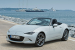 Mazda MX-5 Soft Top 2.0 160 CV i-Stop Soft Top Luxury Pack Sport Descapotable Crystal White Exterior Frontal-Lateral 2 puertas