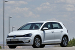 Volkswagen Golf e-Golf e-Golf Turismo Blanco Oryx efecto perla Exterior Frontal-Lateral 5 puertas