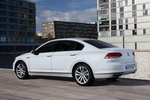 Volkswagen Passat GTE GTE Turismo Blanco Puro Exterior Lateral-Posterior 4 puertas
