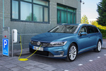 Volkswagen Passat GTE GTE Turismo familiar Azul Harvard Exterior Frontal-Lateral 5 puertas