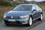 Volkswagen Passat GTE GTE Turismo Azul Harvard Exterior Lateral-Frontal 4 puertas