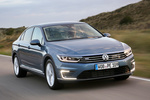 Volkswagen Passat GTE GTE Turismo Azul Harvard Exterior Lateral-Frontal 4 puertas