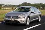 Volkswagen Passat GTE GTE Turismo Plata Tungsteno Exterior Frontal-Lateral 4 puertas