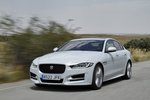 Jaguar XE 2.0 Diesel 180 CV Aut. R Sport Turismo Polaris White Exterior Frontal-Lateral 4 puertas