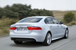 Jaguar XE 2.0 Diesel 180 CV Aut. R Sport Turismo Polaris White Exterior Posterior-Lateral 4 puertas