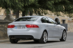 Jaguar XE 2.0 Diesel 180 CV Aut. R Sport Turismo Polaris White Exterior Posterior-Lateral 4 puertas