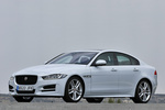 Jaguar XE 2.0 Diesel 180 CV Aut. R Sport Turismo Polaris White Exterior Frontal-Lateral 4 puertas