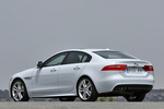 Jaguar XE 2.0 Diesel 180 CV Aut. R Sport Turismo Polaris White Exterior Lateral-Posterior 4 puertas