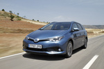 Toyota Auris Touring Sports Hybrid Feel Turismo familiar Exterior Frontal-Lateral 5 puertas