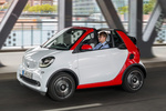 smart fortwo Gama fortwo Passion Descapotable Blanco Cristal y Rojo J&uacute;piter Exterior Frontal-Lateral 3 puertas