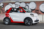 smart fortwo Gama fortwo Passion Descapotable Blanco Cristal y Rojo J&uacute;piter Exterior Lateral-Frontal 3 puertas