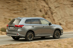 Mitsubishi Outlander PHEV PHEV Kaiteki Todo terreno Gris Titanium Exterior Posterior-Lateral 5 puertas