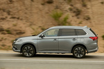 Mitsubishi Outlander PHEV PHEV Kaiteki Todo terreno Gris Titanium Exterior Lateral 5 puertas