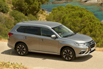 Mitsubishi Outlander PHEV PHEV Kaiteki Todo terreno Gris Titanium Exterior Lateral-Frontal-Cenital 5 puertas