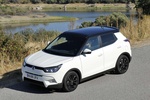 SsangYong Tivoli G16 4x2 (128 CV) Limited Todo terreno Grand White Exterior Frontal-Lateral 5 puertas