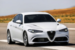 Alfa Romeo Giulia Quadrifoglio Quadrifoglio Turismo Bianco Trofeo Exterior Frontal-Lateral 4 puertas