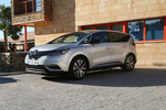 Renault Espace Energy dCi Twin Turbo 160 EDC Initiale Paris 7 plazas Monovolumen Gris Platino Exterior Frontal-Lateral 5 puertas