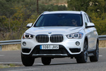 BMW X1 sDrive18d 150 CV xLine Todo terreno Mineralweiss metalizado Exterior Frontal-Lateral 5 puertas
