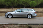 Volkswagen Passat 2.0 TDI BMT 150 CV DSG6 Sport Turismo familiar Plata Tungsteno metalizado Exterior Lateral 5 puertas