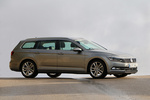 Volkswagen Passat 2.0 TDI BMT 150 CV DSG6 Sport Turismo familiar Plata Tungsteno metalizado Exterior Lateral-Frontal 5 puertas