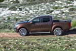 Nissan NP300 Navara Doble Cabina 2.3 dCi 190 CV Gama NP300 Navara Pick up Bronce Tierra Exterior Lateral 4 puertas