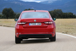 Skoda Superb 2.0 TDI 150 CV DSG Laurin & Klement Turismo Rojo Fuego Exterior Posterior 5 puertas