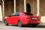 Skoda Superb 2.0 TDI 150 CV DSG Laurin & Klement Turismo Rojo Fuego Exterior Lateral-Posterior 5 puertas