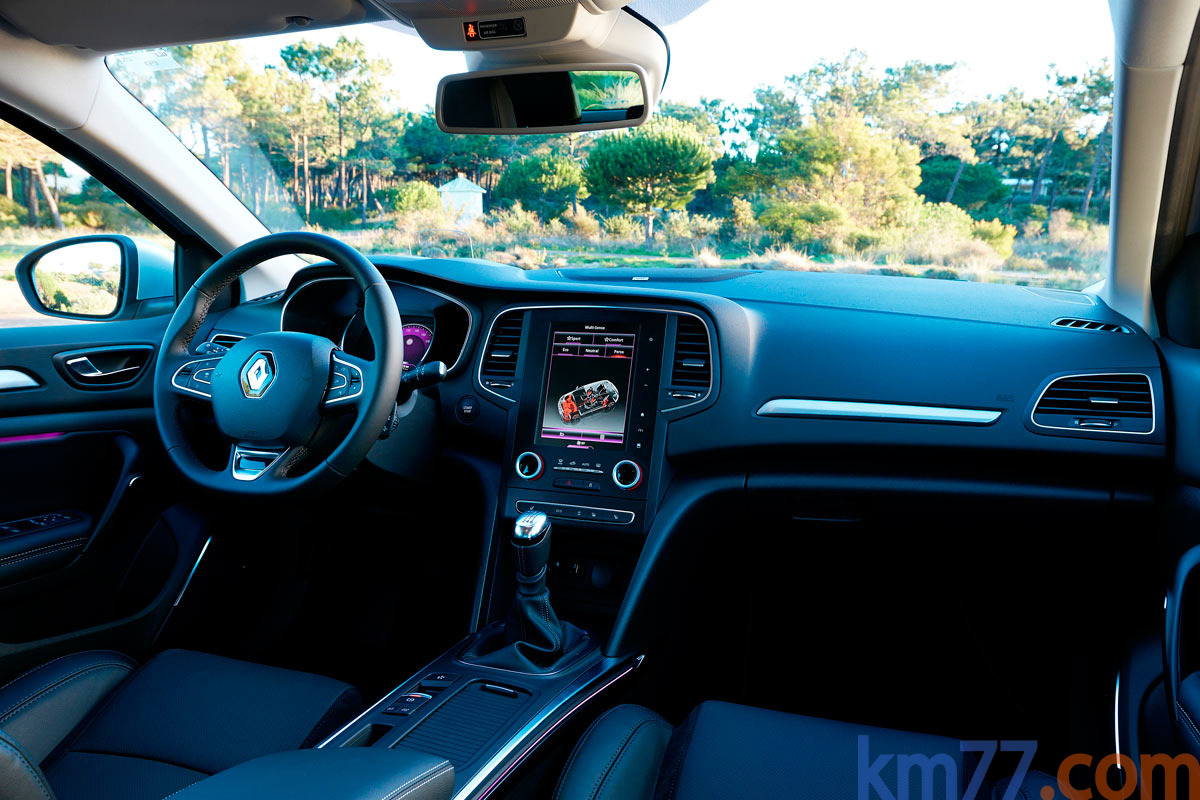 Renault M&eacute;gane dCi 130 Bose Turismo Gris Platino Interior Salpicadero 5 puertas