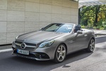 Mercedes-Benz SLC SLC 300 AMG Line Descapotable Designo Cerrusit Grey Magno Exterior Frontal-Lateral 2 puertas