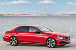 Mercedes-Benz Clase E E 220 d Berlina Avantgarde Turismo Rojo Jacinto Exterior Lateral-Frontal 4 puertas
