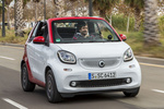 smart fortwo Gama fortwo Passion Descapotable Blanco Cristal y Rojo J&uacute;piter Exterior Lateral-Frontal 3 puertas