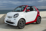 smart fortwo Gama fortwo Passion Descapotable Blanco Cristal y Rojo J&uacute;piter Exterior Frontal-Lateral 3 puertas