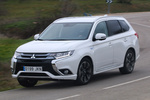 Mitsubishi Outlander PHEV PHEV Kaiteki Todo terreno Blanco Silky Exterior Frontal-Lateral 5 puertas