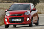 KIA Picanto 1.0 CVVT x-Tech Eco-Dynamics Turismo Signal Red Exterior Frontal-Lateral 5 puertas