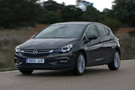 Opel Astra 1.4 Turbo 125 CV Start/Stop Excellence Turismo Gris Phantom Exterior Frontal-Lateral 5 puertas