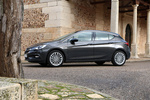 Opel Astra 1.4 Turbo 125 CV Start/Stop Excellence Turismo Gris Phantom Exterior Lateral 5 puertas